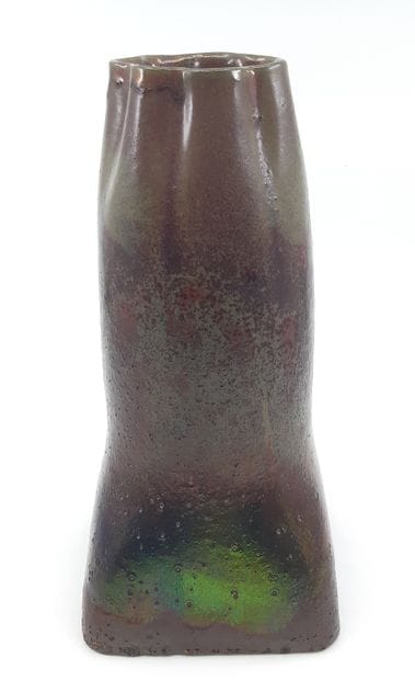 Dans le gout de AIRBEL

Vase en faience irisé

Dim...