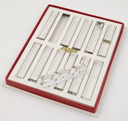 BACCARAT 

Douze porte-couteaux en cristal...