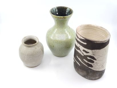 ACCOLAY

Vase en grès vert 

On y joint un...