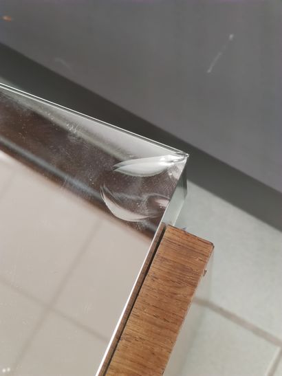 TABLE BASSE en bois de placage, dessus miroir...