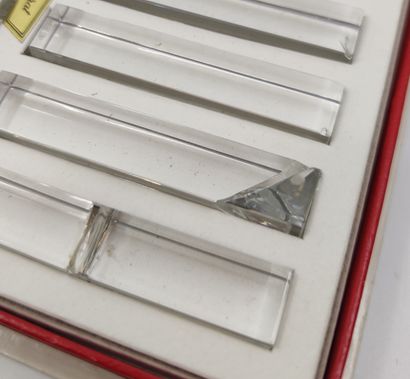 BACCARAT 

Douze porte-couteaux en cristal...