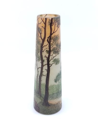 LEGRAS

Vase balustre en verre gravé à décor...