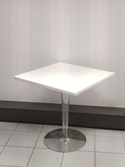 Phillippe STARCK ed Kartell 

TABLE de bistrot...