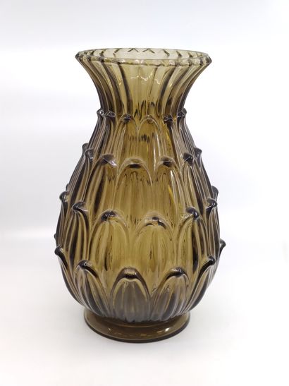 MADE IN France

Vase en verre moulé fumé...