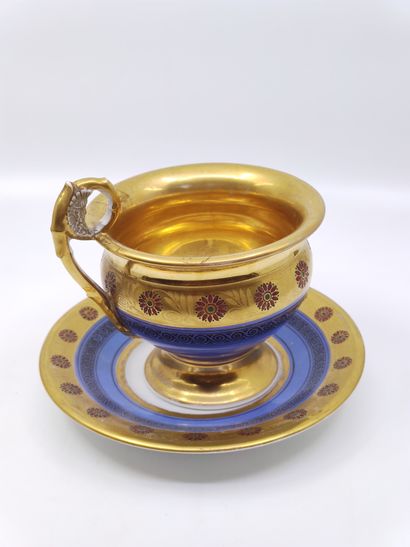 
Tasse et sous-tasse en porcelaine dure de...