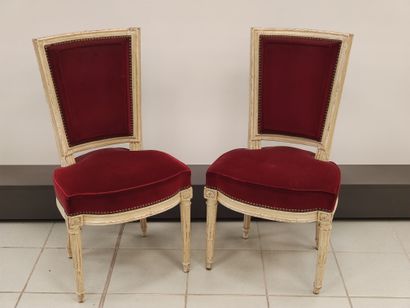 DEUX fauteuils cabriolets de style Louis...