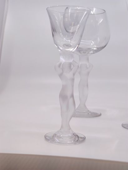 BAYEL

Partie de service de verres en cristal...