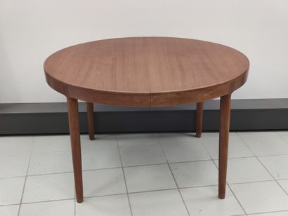 Harry OSTERGAARD pour la Randers Mobel Fabrik

Table...