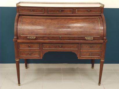 
Bureau à cylindre en acajou et placage d'acajou,...