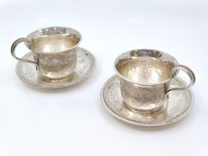 DEUX tasses à café en argent finement ciselée...