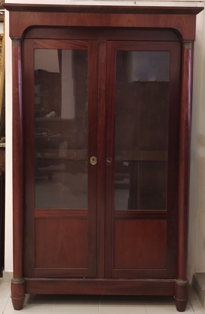 Bibliotheque à colonnes détachées en acajou...