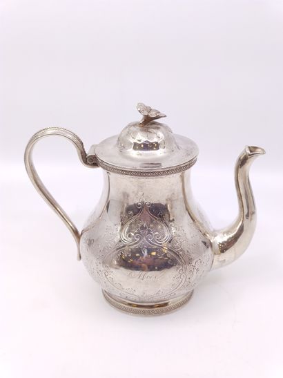 CAFETIERE en argent finement ciselée à décor...