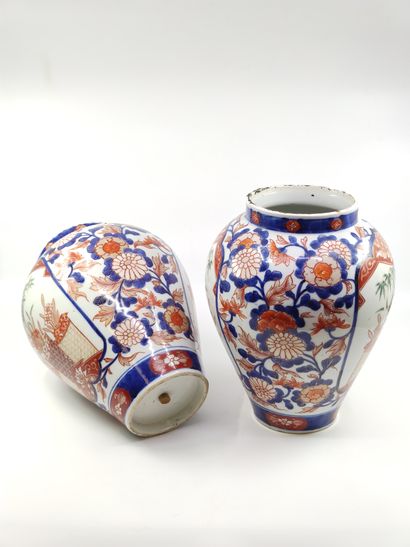 
JAPON 




PAIRE de pot couvert en porcelaine...