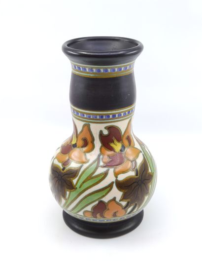 HOLLANDE - 

Vase en faïence de Gouda craquelée...