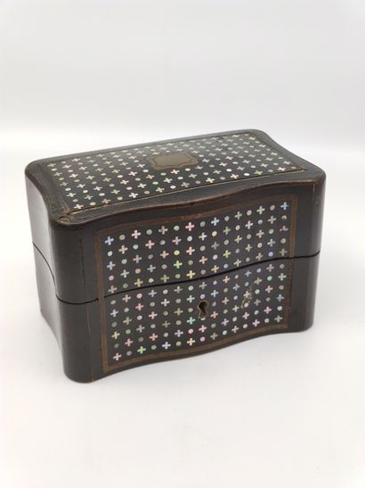 
CAVE à senteurs en coffret de bois noirci...