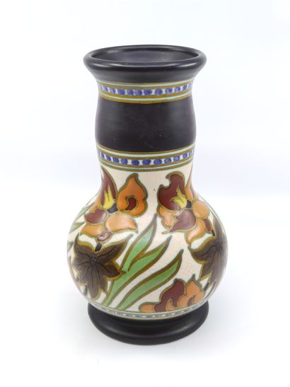 HOLLANDE - 

Vase en faïence de Gouda craquelée...