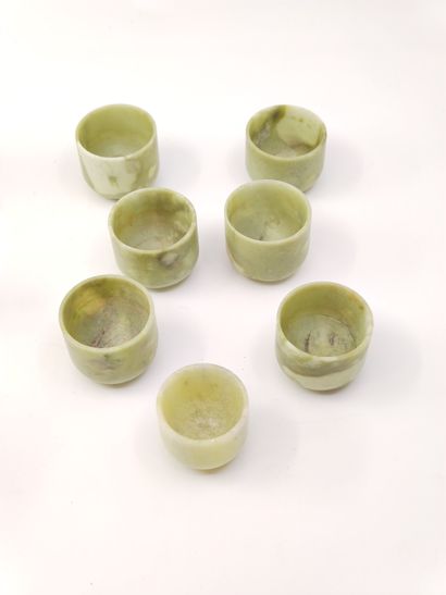 CHINE 

ENSEMBLE de dix petits gobelets sur...
