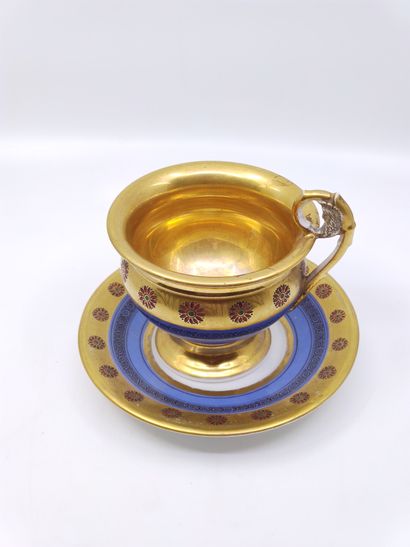 
Tasse et sous-tasse en porcelaine dure de...