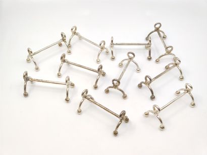 
DIX	 porte-couteaux en métal argenté




Poinçon...