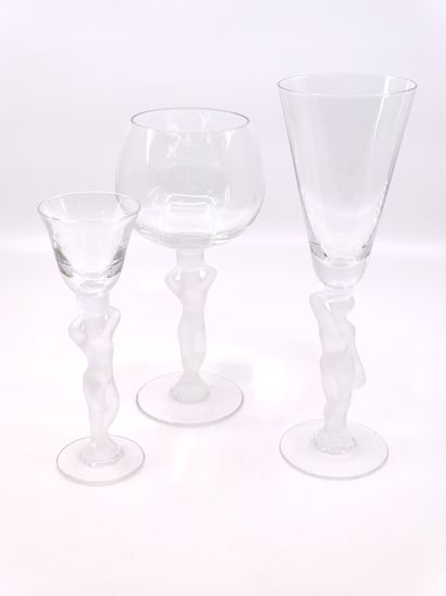 BAYEL

Partie de service de verres en cristal...