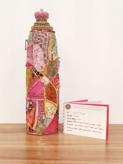 Queen II Beatrice SERRE 1970

Bouteille recouverte...