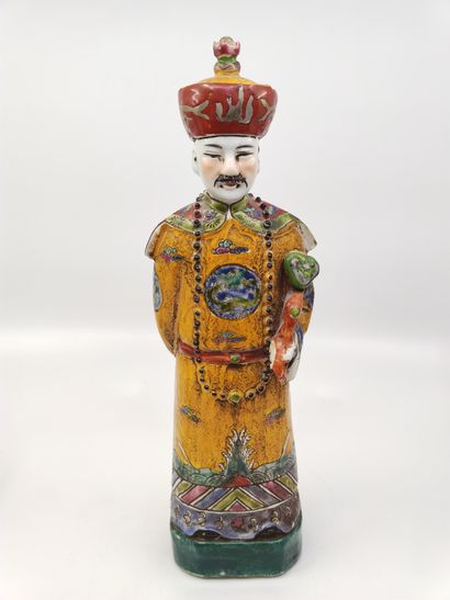 
CHINE




TROIS statues en porcelaine polychrome...