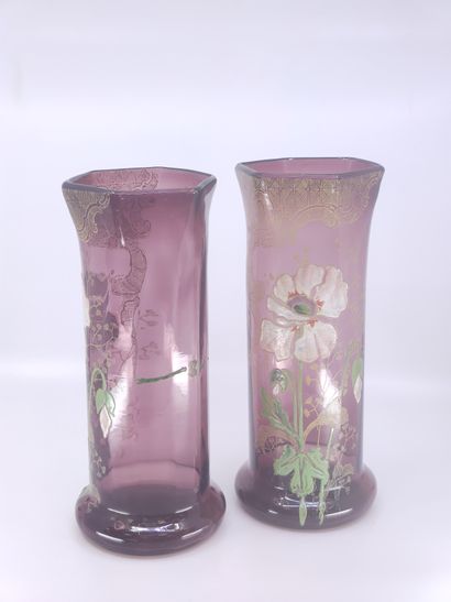 PAIRE de vase en verre souflés peint de couleur...