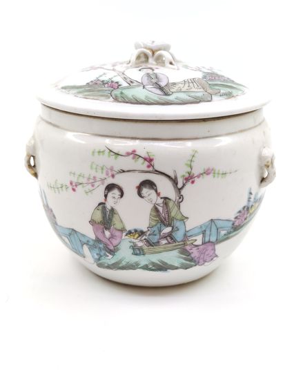 
CHINE




Bouillon couvert en porcelaine...