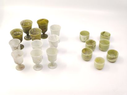 CHINE 

ENSEMBLE de dix petits gobelets sur...