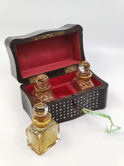 
CAVE à senteurs en coffret de bois noirci...