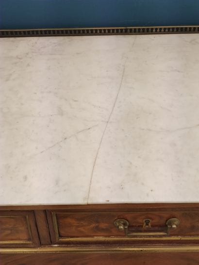 Commode Louis XVI en acajou et placage d'acajou...