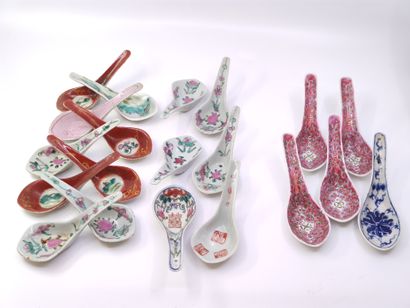 
CHINE 




Ensemble de 15 cuillères à soupe...