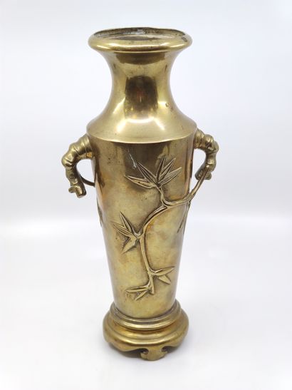 
BRULE-PARFUM quadripode en bronze à décor...