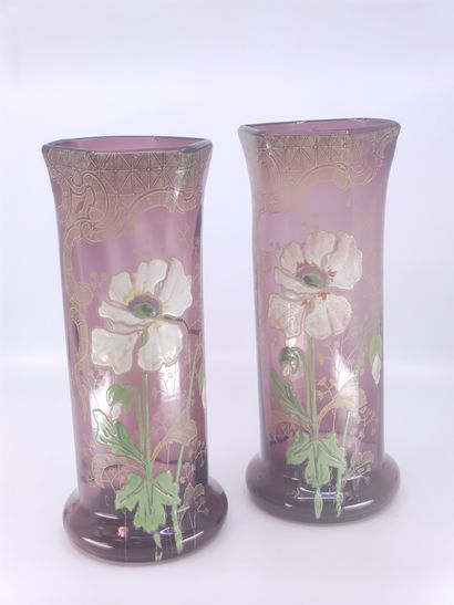 PAIRE de vase en verre souflés peint de couleur...