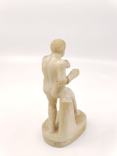Petite statuette en albâtre représentant...