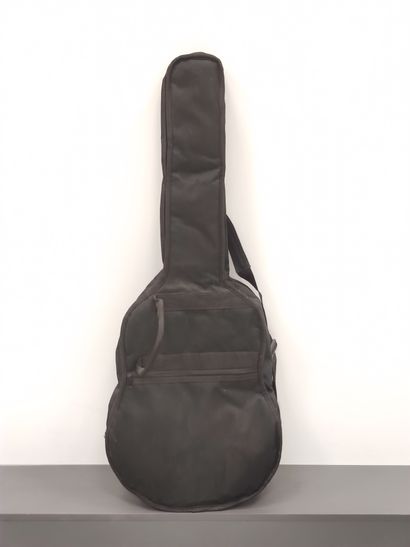 XP 

Guitare electrique en bois peint, manche...