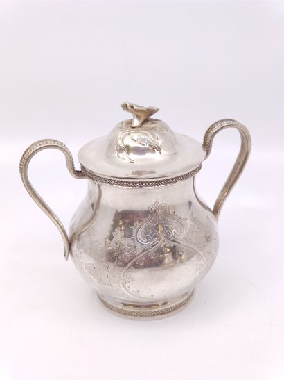 CAFETIERE en argent finement ciselée à décor...