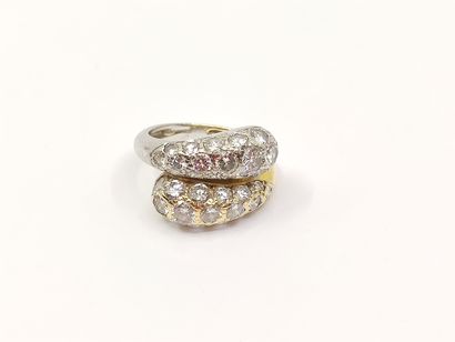 BAGUE en or deux tons 750 parsemée de diamants...