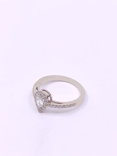 
BAGUE en or gris 750° ornée d'un diamant...