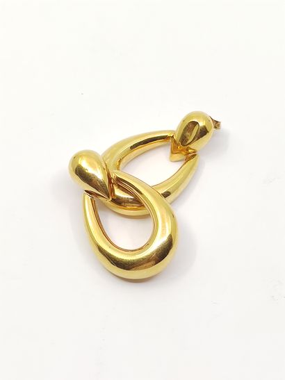 
PAIRE de boucles d'oreilles en or jaune...