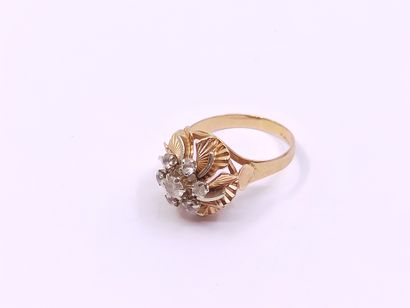 BAGUE en or jaune 750° et pierres blanches...