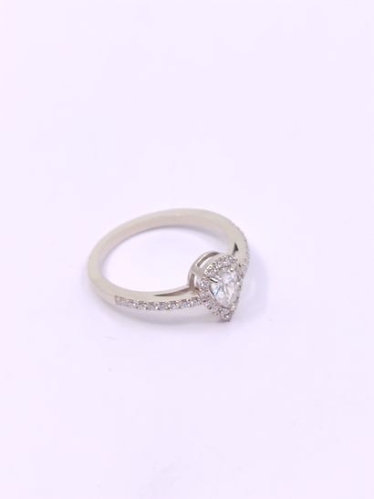 
BAGUE en or gris 750° ornée d'un diamant...