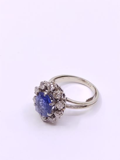 BAGUE marguerite en or gris 750° et platine...