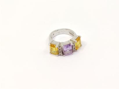 BAGUE en argent ornée d'améthyste et citrines...