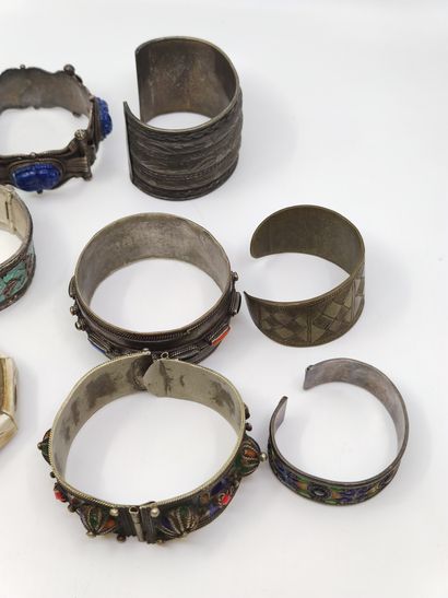 Ensemble de bijoux Afrique du Nord comprenant...