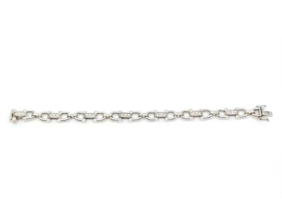 BRACELET en or gris 750°serti de vingt et...