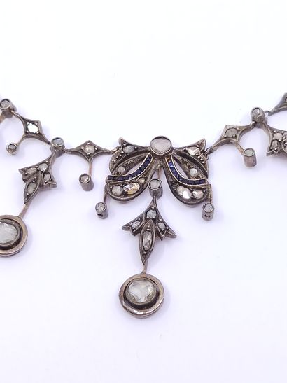 COLLIER collerette en or rose et argent ornée...