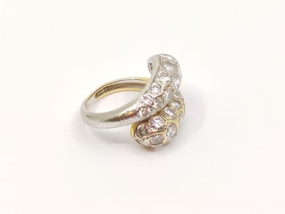 BAGUE en or deux tons 750 parsemée de diamants...