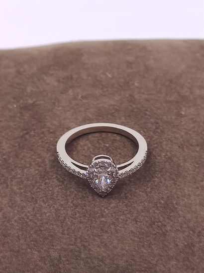 
BAGUE en or gris 750° ornée d'un diamant...