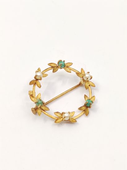 
Broche en or jaune 750 ornée de perles et...